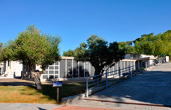 Patio Acceso Cementerio Mancomunado Chiclana